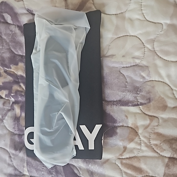 NWT Quay Australia Sunglasses Vibe Check Black Frame Black Polarized Lens - Picture 4 of 11